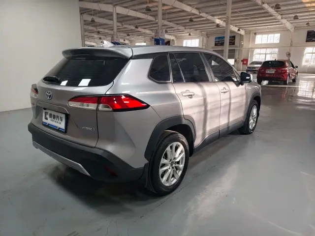 Toyota Corolla Cross — Фото автомобиля 4