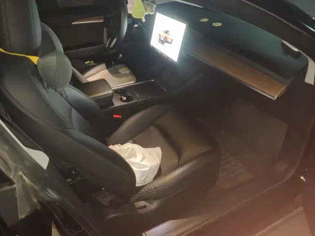 Tesla Model 3 — Фото автомобиля 8