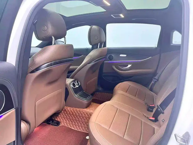 Mercedes-Benz E-Class — Фото автомобиля 7