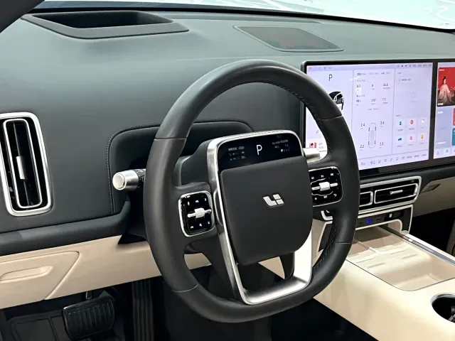 Li Auto L8 — Фото автомобиля 11