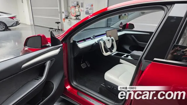 Tesla Model Y — Фото автомобиля 15