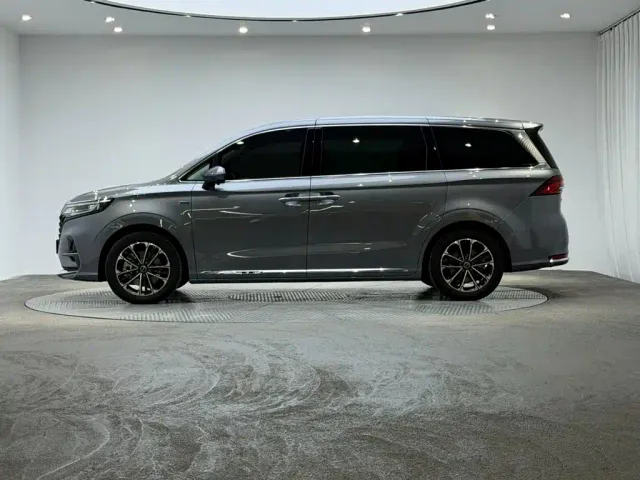 Roewe iMAX8 — Фото автомобиля 3