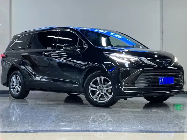 Toyota Sienna — Фото автомобиля 3