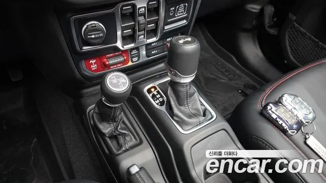 Jeep Wrangler — Фото автомобиля 12