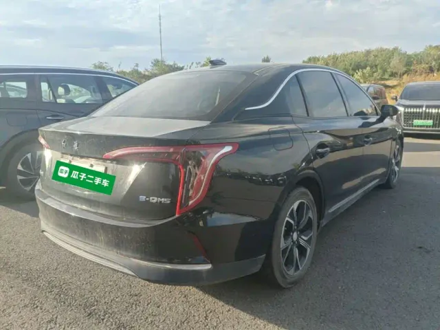 Hongqi E-QM5 — Фото автомобиля 6