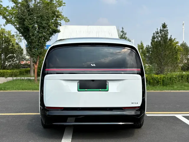 Li Auto MEGA — Фото автомобиля 6