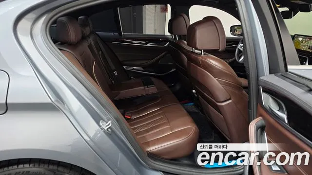 BMW 5-Series 5 серия (G30) 530i xDrive M Sport — Фото автомобиля 11