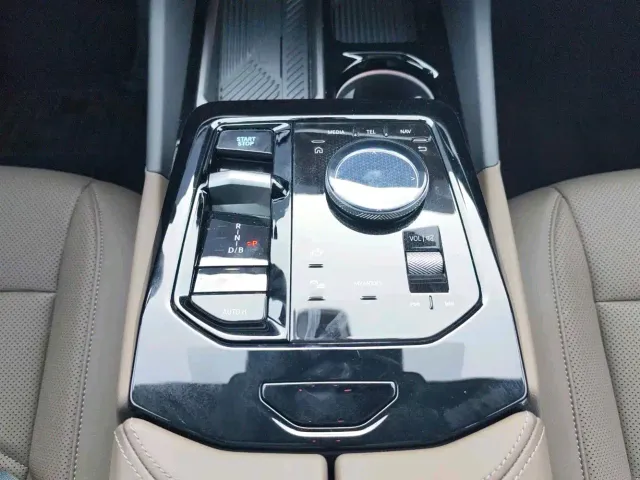 BMW i5 — Фото автомобиля 11