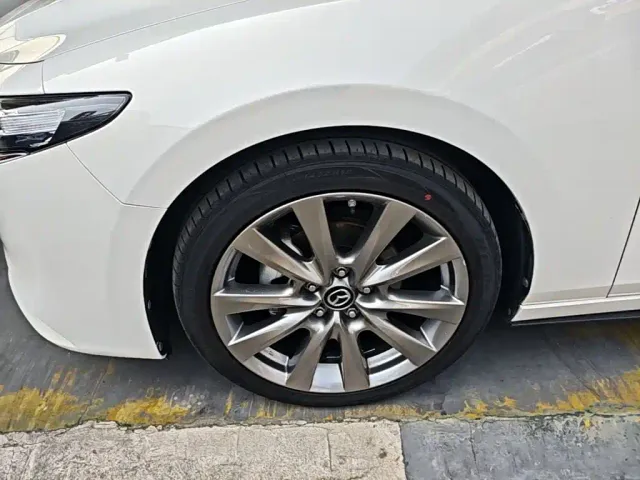 Mazda Axela — Фото автомобиля 22