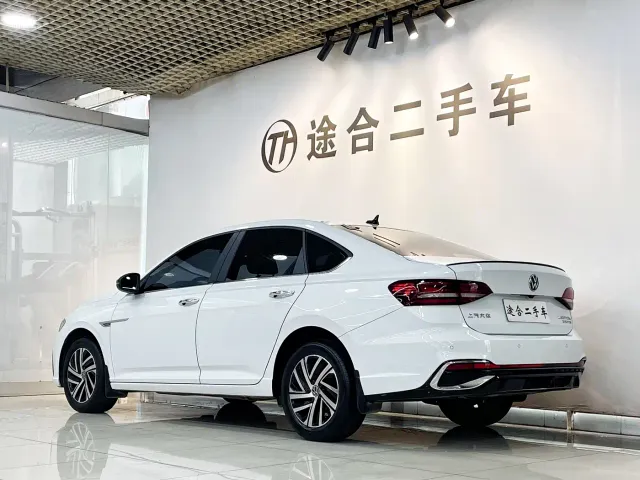 Volkswagen Lavida — Фото автомобиля 6
