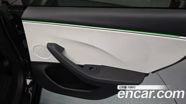 Tesla Model 3 — Фото автомобиля 24