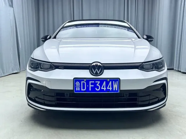Volkswagen Golf — Фото автомобиля 2