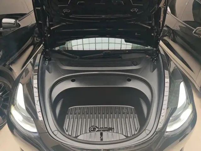Tesla Model 3 — Фото автомобиля 19