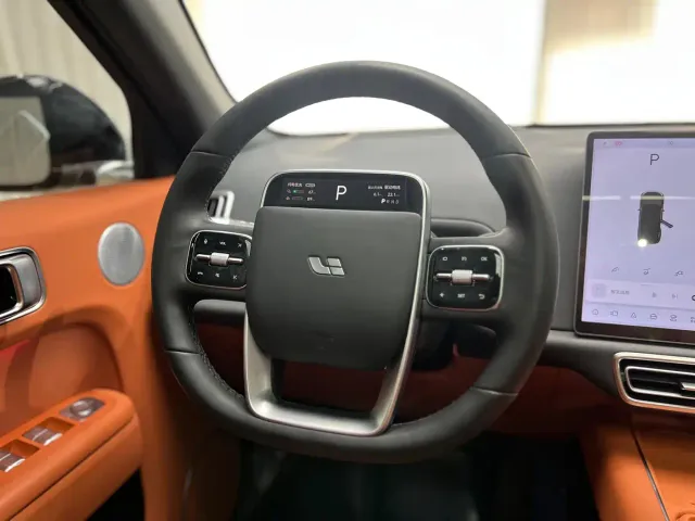 Li Auto L7 — Фото автомобиля 12