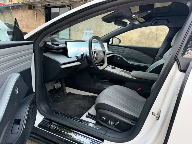Geely Galaxy E8 — Фото автомобиля 4