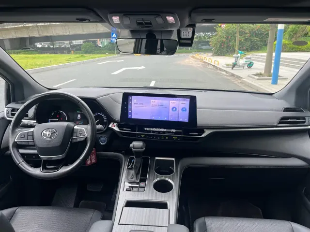 Toyota Sienna — Фото автомобиля 17