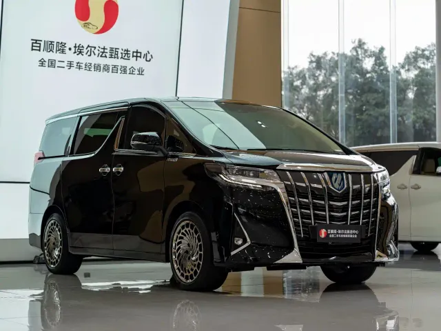 Toyota Alphard — Фото автомобиля 3