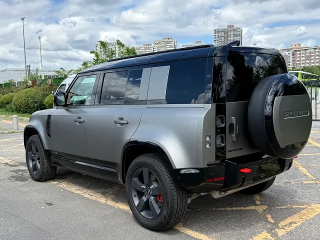 Land Rover Defender — Фото автомобиля 4