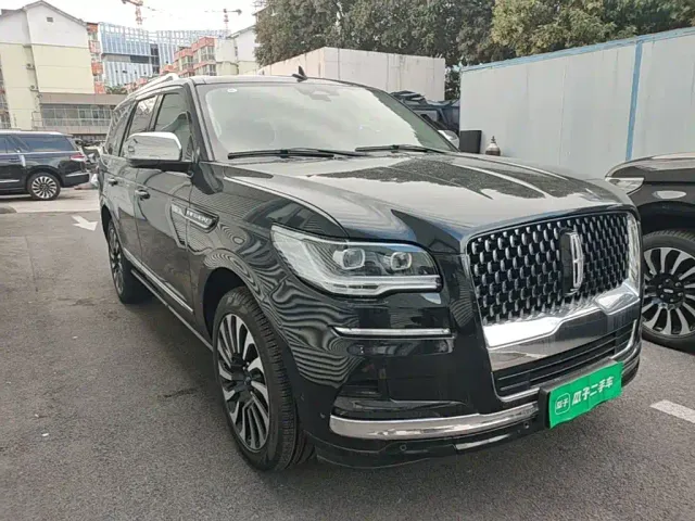 Lincoln Navigator — Фото автомобиля 3