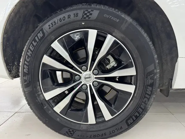 Volvo XC60 — Фото автомобиля 8