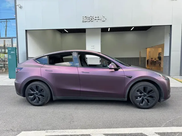 Tesla Model Y — Фото автомобиля 16