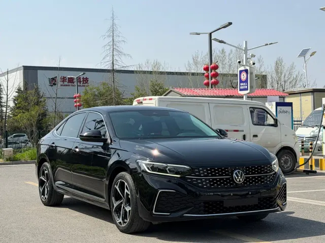 Volkswagen Passat — Фото автомобиля 3