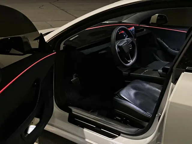 Tesla Model 3 — Фото автомобиля 6