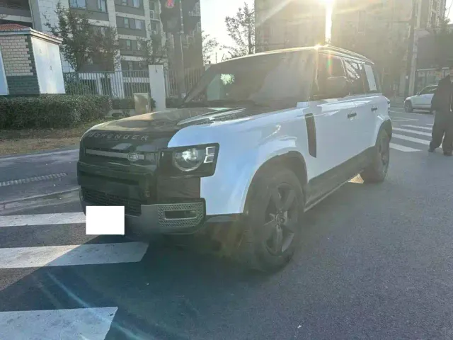 Land Rover Defender — Фото автомобиля 2