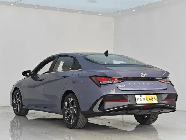 Hyundai Elantra — Фото автомобиля 4