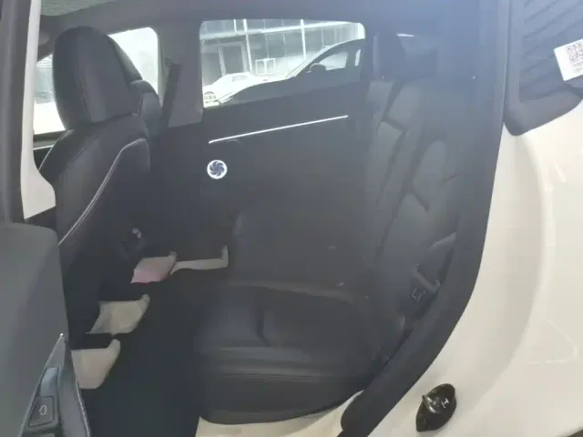Tesla Model Y — Фото автомобиля 16