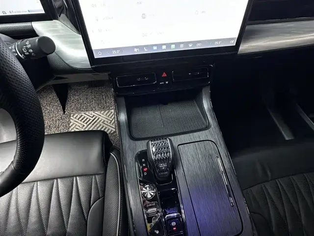 GAC Trumpchi GS8 — Фото автомобиля 22