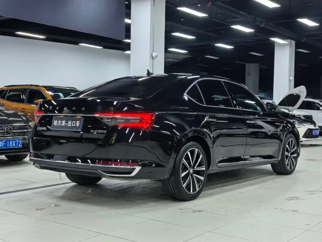 Skoda Superb — Фото автомобиля 25