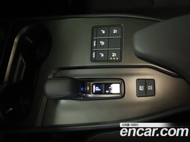 Lexus UX — Фото автомобиля 9