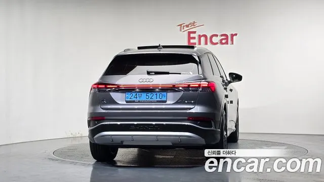 Audi Q4 e-tron — Фото автомобиля 4