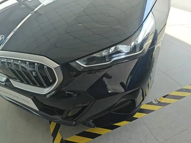 BMW i5 — Фото автомобиля 23