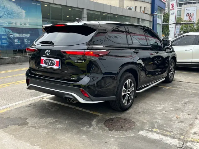 Toyota Crown Kluger — Фото автомобиля 12