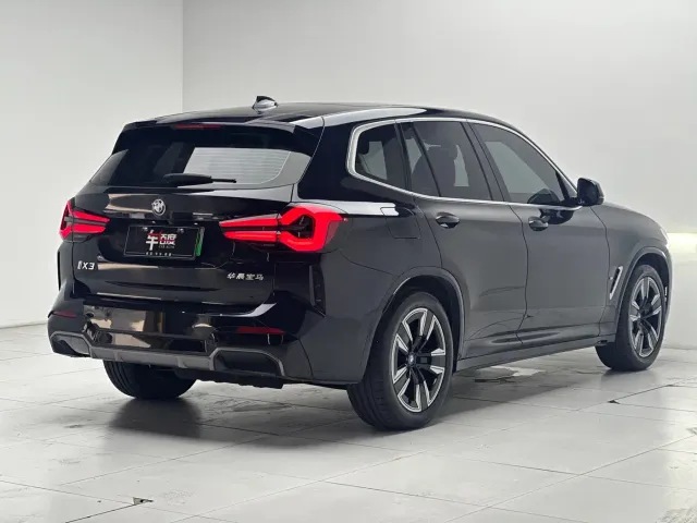 BMW iX3 — Фото автомобиля 6