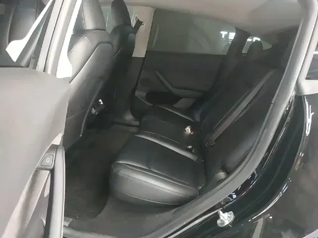 Tesla Model Y — Фото автомобиля 16