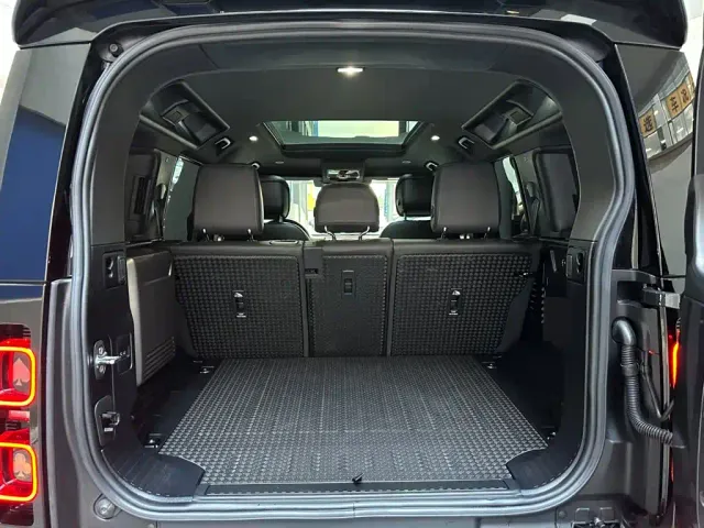 Land Rover Defender — Фото автомобиля 8