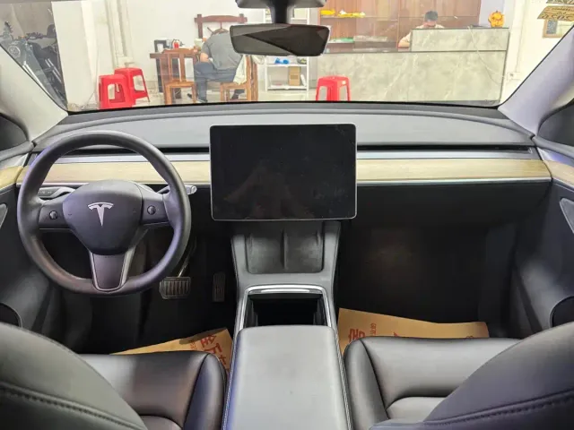 Tesla Model Y — Фото автомобиля 6