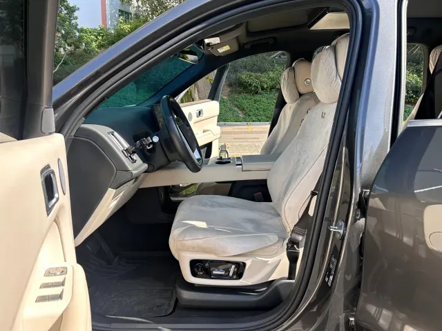 Li Auto L8 — Фото автомобиля 11