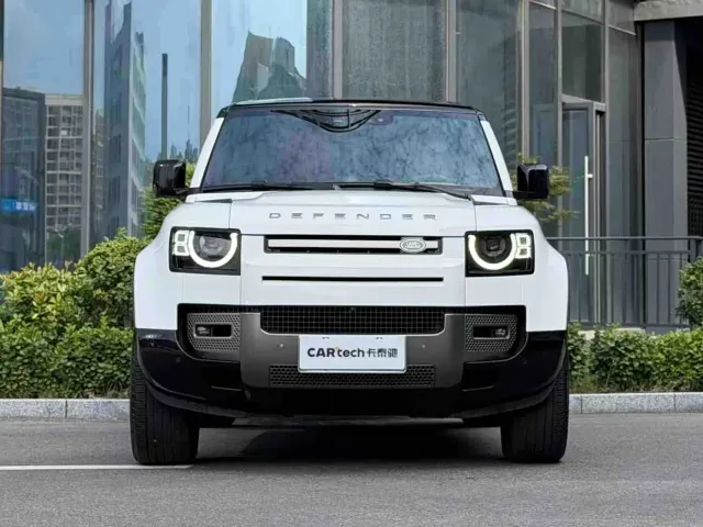 Land Rover Defender — Фото автомобиля 2