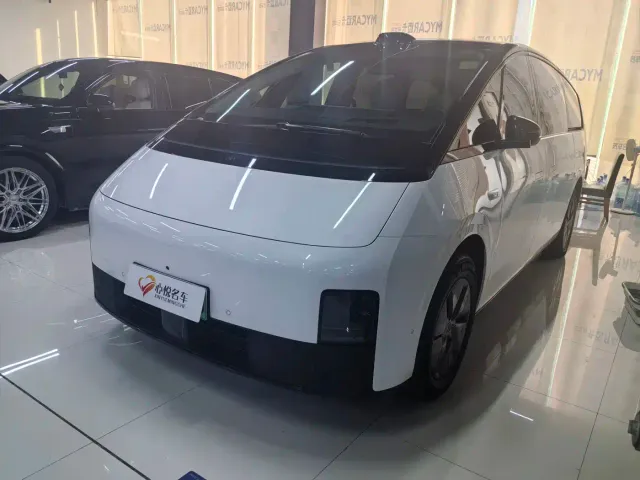 Li Auto MEGA — Фото автомобиля 2