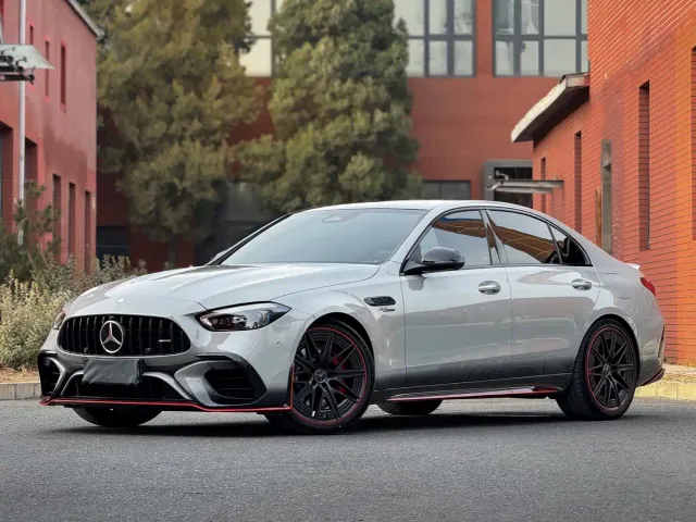 Фотография автомобиля — Mercedes-Benz C-Class AMG