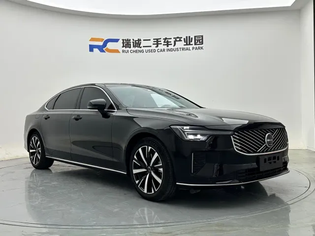 Volvo S90 — Фото автомобиля 9