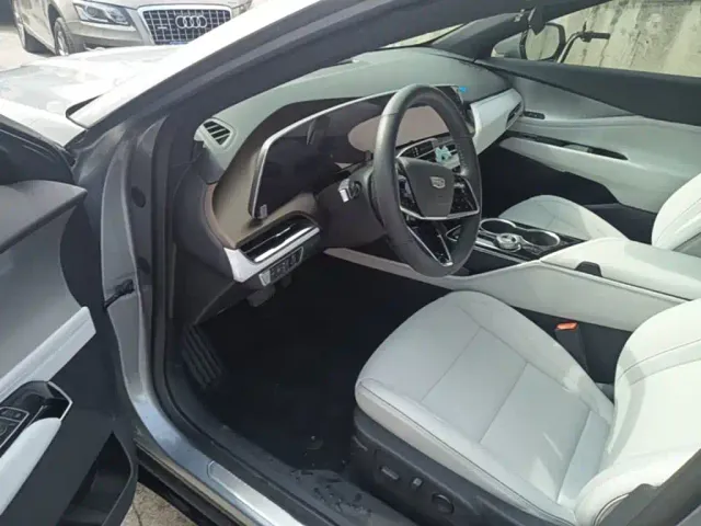 Cadillac GT4 — Фото автомобиля 15