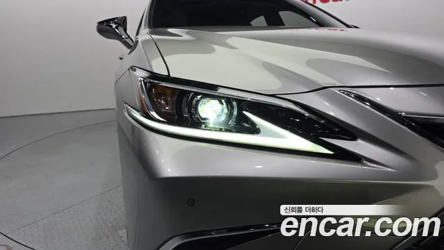 Lexus ES — Фото автомобиля 19