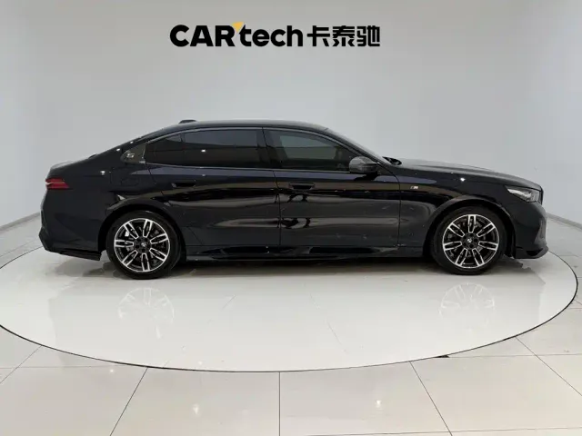 BMW BMW 5 Series 2024 525Li M Sport Package — Фото автомобиля 4