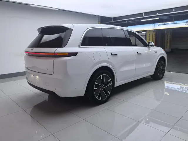 Li Auto L8 — Фото автомобиля 4