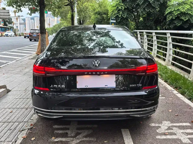 Volkswagen Passat — Фото автомобиля 7